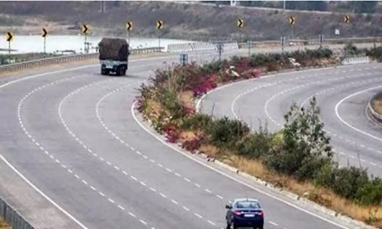 1) വയനാട് ജില്ലയിലെ, സമുദ്രനിരപ്പില്‍നിന്നും ഉയരത്തിലായി സ്ഥിതി ചെയ്യുന്ന തടാകം പൂക്കോട് 2) ഏറ്റവും കൂടുതല്‍ പേര്‍ സംസാരിക്കുന്ന ദ്രാവിഡ ഭാഷ പൂക്കോട് 3) വരാഹമിഹിരന്‍ ആരുടെ സദസ്യനായിരുന്നു ചന്ദ്രഗുപ്ത വിക്രമാദിത്യന്‍ 4) ഇന്ത്യയില്‍ പ്രോജക്ട് എലിഫന്റ് ആരംഭിച്ച വര്‍ഷം 1991-92 5) ഒരിക്കലും, ഒരിക്കലും, ഒരിക്കലും പാതിവഴിയില്‍ ഉപേക്ഷിക്കരുത് എന്ന് പറഞ്ഞത് സര്‍ വിന്‍സ്റ്റണ്‍ ചര്‍ച്ചില്‍ 6) കോണ്‍ഗ്രസിതര സര്‍ക്കാരിന്റെ കാലത്ത് ഭാരതരത്‌ന നേടിയ ആദ്യ നേതാവ് ബി ആര്‍ അംബേദ്കര്‍ 7) ഇന്ത്യയില്‍ ആദ്യമായി എടിഎം സംവിധാനം നിലവില്‍ വന്ന നഗരം മുംബൈ 8) ഗ്രിഗോറിയന്‍ കലണ്ടറില്‍ വര്‍ഷത്തില്‍ 31 ദിവസമുള്ള എത്ര മാസങ്ങളുണ്ട് ഏഴ് 9) കളിമണ്‍ പാത്രങ്ങള്‍ ആദ്യായി ഉപയോഗിച്ച രാജ്യം ചൈന 10) ഭൂപടങ്ങളിലെ മഞ്ഞനിറം എന്തിനെ സൂചിപ്പിക്കുന്നു കൃഷിയിടങ്ങള്‍ 11) പ്രാര്‍ത്ഥനാഞ്ജലി ആരുടെ രചനയാണ് വാഗ്ഭടാനന്ദന്‍ 12) പ്രാര്‍ത്ഥനാമഞ്ജരിയുടെ കര്‍ത്താവ് വാഗ്ഭടാനന്ദന്‍ 13) പ്രതീഭോജനവുമായി ബന്ധപ്പെട്ട നവോത്ഥാന നായകന്‍ വാഗ്ഭടാനന്ദന്‍ 14) പ്രബോധചന്ദ്രോദയസഭ എവിടെയാണ് പണ്ഡിറ്റ് കറുപ്പന്‍ സ്ഥാപിച്ചത് വടക്കന്‍ പറവൂര്‍ 15) പ്രഥമ പണ്ഡിറ്റ് കറുപ്പന്‍ പുരസ്‌കാരത്തിന് അര്‍ഹയായത് സുഗതകുമാരി 16) വിമാനത്തിലെ ബ്ലാക്ക് ബോക്‌സിന്റെ നിറം ഓറഞ്ച് 17) മഹാനായ അലക്‌സാണ്ടറുടെ മാതാവ് ഒളിംപിയസ് 18) അഹൂദ മസ്ദയും അഹ്രിമാനും നന്മയേയും തിന്മയേയും പ്രതിനിധാനം ചെയ്യുന്ന മതം പാഴ്‌സി മതം 19) കാനഡയുടേയും അമേരിക്കയുടേയും അതിര്‍ത്തി 49-ാം സമാന്തരരേഖ 20) കാമസൂത്രം രചിച്ചത് വാല്‍സ്യായനന്‍ 21) ഒരു വ്യാഴവട്ടം എത്ര വര്‍ഷമാണ് 12 22) കന്നഡയിലെ പുതുവര്‍ഷം ഉഗാദി 23) സാധാരണ താപനിലയില്‍ ഏറ്റവും കൂടുതല്‍ വികസിക്കുന്ന പദാര്‍ത്ഥം സീസിയം 24) കലാമൈന്‍ ഏതിന്റെ അയിരാണ് സിങ്ക് 25) ലോകസഭയിലേക്ക് തിരഞ്ഞെടുക്കപ്പെട്ട മലയാള സാഹിത്യകാരന്‍ എസ് കെ പൊറ്റക്കാട്ട് 26) കേന്ദ്ര ബജറ്റ് അവതരിപ്പിച്ച ഏക മലയാളി ജോണ്‍ മത്തായി 27) കോംഗോ റിപ്പബ്ലിക്കിന്റെ സ്ഥാപക നേതാവ് പാട്രിസ് ലുമുംബ 28) ക്ലോണിങ്ങിലൂടെ സൃഷ്ടിക്കപ്പെട്ട ആദ്യ കുതിര പ്രൊമിത്യ 29) ഗോവാലിയ ടാങ്ക് ഇപ്പോള്‍ എന്തുപേരില്‍ അറിയപ്പെടുന്നു ഓഗസ്റ്റ് ക്രാന്തി മൈതാനം 30) ഇന്ത്യയുടെ ചായത്തോട്ടം എന്നറിയപ്പെടുന്നത് അസം 31) ഏറ്റവും സാന്ദ്രത കൂടിയ ലോഹം ഓസ്മിയം 32) മുംബൈയില്‍ ആദ്യ കോട്ടണ്‍ മില്‍ സ്ഥാപിതമായ വര്‍ഷം 1854 33) എല്‍ബിഡബ്ല്യു ഏത് കളിയുമായി ബന്ധപ്പെട്ടിരിക്കുന്നു ക്രിക്കറ്റ് 34) എ പി ജെ അബ്ദുള്‍ കലാമിനെതിരെ പ്രസിഡന്റ് തിരഞ്ഞെടുപ്പില്‍ മത്സരിച്ചത് ക്യാപ്റ്റന്‍ ലക്ഷ്മി 35) അക്ബര്‍ ചക്രവര്‍ത്തി ജനിച്ച സ്ഥലം അമര്‍കോട്ട് 36) മുംതാസ്മഹലിന്റെ യഥാര്‍ത്ഥ പേര് അര്‍ജുമാന്ദ്ബാനു ബീഗം 37) ആന്ധ്രാകേസരി എന്നറിയപ്പെട്ടത് ടി പ്രകാശം 38) ആരുടെ സന്ദര്‍ശനത്തിന്റെ സ്മരണയ്ക്കായാണ് മുംബൈയില്‍ ഗേറ്റ് വേ ഓഫ് ഇന്ത്യ നിര്‍മ്മിച്ചത് ജോര്‍ജ്ജ് രാജാവിന്റെ 39) ആസൂത്രിതമായി ഉപകരണങ്ങളുണ്ടാക്കാന്‍ മനുഷ്യന്‍ ആദ്യമായി ഉപയോഗിച്ച ലോഹം ചെമ്പ് 40) യുഎന്‍ സെക്രട്ടറി ജനറലിന്റെ കാലാവധി 5 വര്‍ഷം 41) ഇകെ നായനാരുടെ പൂര്‍ണനാമം ഏറമ്പാല കൃഷ്ണന്‍നായനാര്‍ 42) ബ്രിട്ടീഷ് ഇന്ത്യയിലെ കൗണ്‍സില്‍ ഓഫ് സ്റ്റേറ്റ്‌സിന്റെ ഏക്‌സ്-ഒഫീഷ്യോ അധ്യക്ഷന്‍ ആരായിരുന്നു വൈസ്രോയി 43) ബ്രിട്ടീഷ് ഇന്ത്യയിലെ കൗണ്‍സില്‍ ഓഫ് സ്റ്റേറ്റ്‌സ് പിരിച്ചുവിട്ട തിയതി 1947 ഓഗസ്റ്റ് 14 44) ബ്രഹ്‌മത്വനിര്‍ഭാസത്തിന്റെ കര്‍ത്താവ് ചട്ടമ്പിസ്വാമികള്‍ 45) ക്രിസ്തു സഹസ്രനാമം രചിച്ചത് ചാവറയച്ചന്‍ 46) ക്രിസ്ത്യന്‍ മിഷനറിമാരുടെ പ്രവര്‍ത്തനങ്ങളെ വിമര്‍ശിക്കുന്ന ചട്ടമ്പിസ്വാമികളുടെ കൃതി ക്രിസ്തുമതഛേദനം 47) ഇന്ത്യന്‍ പാര്‍ലമെന്റിന്റെ മൂന്ന് ഘടകങ്ങള്‍ ലോകസഭ, രാജ്യസഭ, രാഷ്ട്രപതി 48) ഏത് വിളയെ ബാധിക്കുന്ന രോഗമാണ് ദ്രുതവാട്ടം കുരുമുളക് 49) ഏത് വിഷയത്തിലാണ് ഏറ്റവും ഒടുവില്‍ നൊബേല്‍ സമ്മാനം ഏര്‍പ്പെടുത്തിയത് ഇക്കണോമിക്‌സ് 50) ഇന്ത്യന്‍ ക്ലാസിക്കല്‍ സംഗീതത്തിന്റെ പിതാവ് സാരംഗദേവന്‍ 51) ഇന്ത്യന്‍ അക്കാദമി ഓഫ് സയന്‍സസ് സ്ഥാപിച്ചത് സി വി രാമന്‍ 52) ഇന്ത്യന്‍ അരാജകത്വത്തിന്റെ പിതാവ് എന്ന് വിശേഷിപ്പിക്കപ്പെട്ടത് ബാലഗംഗാധരതിലകന്‍ 53) തിരുവിതാംകൂര്‍ സ്റ്റേറ്റ് കോണ്‍ഗ്രസ് രൂപവല്‍കൃതമായ വര്‍ഷം 1938 54) ലാറ്ററന്‍ ഉടമ്പടി പ്രകാരം 1929-ല്‍ നിലവില്‍ വന്ന രാജ്യം വത്തിക്കാന്‍ 55) കേരള സ്റ്റേറ്റ് കൗണ്‍സില്‍ ഫോര്‍ ചൈല്‍ഡ് വെല്‍ഫെയറിന്റെ പ്രസിഡന്റ് മുഖ്യമന്ത്രി 56) കേരളത്തില്‍ തുടര്‍ച്ചയായി ഏറ്റവും കൂടുതല്‍ കാലം സ്പീക്കര്‍ ആയത് എം വിജയകുമാര്‍ 57) ലോകത്തില്‍ ഏറ്റവും കൂടുതല്‍ കാണപ്പെടുന്ന ജീവനുള്ള വസ്തു വണ്ട് 58) രാജാകേശവദാസ് തിരുവിതാംകൂര്‍ ദിവാനായത് ഏത് വര്‍ഷത്തില്‍ എഡി 1789 59) ഉത്തരാസ്വയംവരം ആട്ടക്കഥ എഴുതിയത് ഇരയിമ്മന്‍ തമ്പി 60) ലോക ജല ദിനം മാര്‍ച്ച് 22 61) കേരള പോസ്റ്റല്‍ സര്‍ക്കിള്‍ നിലവില്‍വന്ന വര്‍ഷം 1961 62) ലോകത്തില്‍ ഏറ്റവും കൂടുതല്‍ കൈവഴികള്‍ ഉള്ള നദി ആമസോണ്‍ 63) തൂവലിന്റെ സാന്ദ്രത കൂടിയ പക്ഷി പെന്‍ഗ്വിന്‍ 64) ദേശീയ നേതാക്കലുടെ സ്മരണയ്ക്കായി വൃക്ഷത്തോട്ടമുള്ള കേരളത്തിലെ സ്ഥലം പെരുവണ്ണാമൂഴി 65) തൃപ്പടിദാനം നടത്തിയ തിരുവിതാംകൂര്‍ രാജാവ് മാര്‍ത്താണ്ഡവര്‍മ്മ 66) സമാധാന നൊബേല്‍ പുരസ്‌കാരത്തിന് അര്‍ഹയായ ആദ്യവനിതയായ ബെര്‍ത്ത വോണ്‍സ്ടനര്‍ ഏത് രാജ്യക്കാരിയായിരുന്നു സ്വീഡന്‍ 67) ദേശീയ പതാകയുടെ ഇന്നത്തെ രൂപം അംഗീകരിച്ച തിയതി 1947 ജൂലൈ 22 68) തിരുവിതാംകൂര്‍ ഈഴവസഭയുടെ സ്ഥാപകന്‍ ഡോ പല്‍പു 69) പത്രസ്വാതന്ത്ര്യത്തിനുവേണ്ടി നിയമനിര്‍മ്മാണം നടത്തിയ ആദ്യ രാജ്യം സ്വീഡന്‍ 70) തപാല്‍സ്റ്റാമ്പിലൂടെ ആദരിക്കപ്പെട്ട ആദ്യത്തെ ദേശീയ നേതാവ് മഹാത്മാഗാന്ധി 71) ഇരട്ടസഹോദരന്‍മാര്‍ പ്രധാനമന്ത്രിയും പ്രസിഡന്റുമായ ലോകത്തിലെ ആദ്യ രാജ്യം പോണ്ട് 72) ഏറ്റവും കൂടുതല്‍ ജീവിത ദൈര്‍ഘ്യമുള്ള സസ്യങ്ങള്‍ ഏത് വിഭാഗത്തില്‍പ്പെടുന്നു ജിംനോസ്‌പേംസ് 73) തുമ്പ റോക്കറ്റ് ലോഞ്ചിങ് സ്റ്റേഷനില്‍നിന്ന് വിക്ഷേപിച്ച ആദ്യത്തെ റോക്കറ്റ് നൈക്ക് അപ്പാഷെ 74) വസ്തുക്കള്‍ക്ക് ഏറ്റവും കൂടുതല്‍ ഭാരം അനുഭവപ്പെടുന്ന ഗ്രഹം വ്യാഴം 75) ദക്ഷിണ ധ്രുവത്തിന്റെ അക്ഷാംശം എത്ര ഡിഗ്രി 90 76) കണ്ണീരും കിനാവും ആരുടെ ആത്മകഥയാണ് വി ടി ഭട്ടതിരിപ്പാട് 77) തടാകങ്ങളുടെ നഗരം എന്നറിയപ്പെടുന്നത് ഉദയ്പൂര്‍ 78) തലൈമാന്നാര്‍ എവിടെയാണ് ശ്രീലങ്ക 79) യൂറോപ്പിന്റെ സാമ്പത്തിക തലസ്ഥാനം എന്നറിയപ്പെടുന്ന സൂറിച്ച് ഏത് രാജ്യത്താണ് സ്വിറ്റ്‌സര്‍ലന്‍ഡ് 80) ഡല്‍ഹി സുല്‍ത്താനേറ്റിന്റെ അന്ത്യം കുറിച്ച യുദ്ധം ഒന്നാം പാനിപ്പട്ടുയുദ്ധം (1526 ഏപ്രില്‍ 21) 81) തിരുവിതാംകൂര്‍, തിരു-കൊച്ചി, കേരളം എന്നീ മൂന്ന് സംസ്ഥാനങ്ങളിലും പ്രധാനമന്ത്രി, മുഖ്യമന്ത്രി എന്നീനിലകളില്‍ സേവനമനുഷ്ഠിച്ചിട്ടുള്ള വ്യക്തി പട്ടം താണുപിള്ള 82) രാമാനുജന്‍ (1017-1137) എന്തിന്റെ വ്യാഖ്യാതാവായിരുന്നു വിശിഷ്ടാദ്വൈതം 83) ഇന്ത്യയിലെ ഏറ്റവും നീളം കൂടിയ ദേശീയ പാത എന്‍എച്ച് 44 (കന്യാകുമാരി-ശ്രീനഗര്‍) 84) ഇന്ത്യയിലെ ഏറ്റവും പഴക്കമുള്ള എണ്ണശുദ്ധീകരണശാല ദിഗ്‌ബോയി 85) ലോകസഭയുടെ കാലാവധി കഴിഞ്ഞാലും പുതിയ സഭ സമ്മേൡക്കുന്നതുവരെ തുടരുന്നത് സ്പീക്കര്‍ 86) ആരുടെ ഭാര്യയാണ് മേരി ടോഡ് എബ്രഹാം ലിങ്കണ്‍ 87) ബ്രഹ്‌മവേദം എന്നറിയപ്പെടുന്നത് അഥര്‍വം 88) ഇന്ത്യയില്‍ ക്യാബിനറ്റ് സെക്രട്ടറിയുടെ കാലാവധി എത്രവര്‍ത്തം 3 89) ദേശീയ ജലപാത-3 ഏതൊക്കെ സ്ഥലങ്ങളെ ബന്ധിപ്പിക്കുന്നു കോട്ടപ്പുറം- കൊല്ലം 90) സസ്തനികളല്ലാത്ത ജന്തുക്കളില്‍ ഏറ്റവും വലുപ്പം കൂടിയത് മുതല