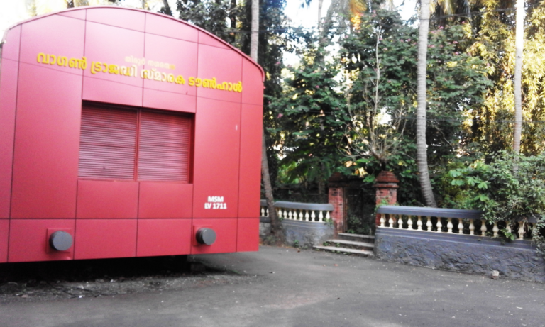 1) ഇന്ത്യയുടെ വാനമ്പാടി എന്നറിയപ്പെട്ടത് സരോജിനി നായിഡു 2) 1921 നവംബര്‍ 10 കേരള ചരിത്രത്തില്‍ ഓര്‍ക്കപ്പെടാന്‍ കാരണം വാഗണ്‍ ട്രാജഡി 3) താഴെപ്പറയുന്നവയില്‍ ഏതാണ് ത്വക്കിനെ ബാധിക്കുന്ന അസുഖം എക്‌സിമ 4) കോസ്റ്റ് ഗാര്‍ഡ് സ്ഥാപിതമായ വര്‍ഷം 1978 5) ചങ്ങമ്പുഴയുടെ ജീവിതം പ്രമേയമാക്കി പി ഭാസ്‌കരന്‍ എഴുതിയ കവിത പാടുന്ന മണ്‍തരികള്‍ 6) ഖിലാഫത്ത് പ്രസ്ഥാനത്തിന് നേതൃത്വം നല്‍കിയത് അലി സഹോദരന്‍മാര്‍ 7) ലോക വ്യാപാര സംഘടന മുമ്പ് ഏത് പേരിലാണ് അറിയപ്പെട്ടിരുന്നത് ഗാട്ട് 8) കേരളത്തില്‍ ആദ്യമായി സിഎന്‍ജി ബസ് സര്‍വീസ് ആരംഭിച്ച നഗരം തിരുവനന്തപുരം 9) എനിക്കൊരു സ്വപ്‌നമുണ്ട് എന്നാരംഭിക്കുന്ന പ്രസിദ്ധമായ പ്രസംഗം ആരുടേതാണ് മാര്‍ട്ടിന്‍ ലൂതര്‍ കിങ് 10) തച്ചോളി ഒതേനന്റെ ജന്മസ്ഥലം വടകര 11) കേരളത്തിലെ ജില്ലകളില്‍ ഏറ്റവും കൂടുതല്‍ കടല്‍ത്തീരമുള്ളത് കണ്ണൂര്‍ 12) ബ്രിട്ടീഷ് പാര്‍ലമെന്റില്‍ അംഗമായ ആദ്യ ഭാരതീയന്‍ ദാദാഭായ് നവറോജി 13) അഞ്ചുവര്‍ഷം തികച്ചുഭരിച്ച ആദ്യത്തെ കേരള മുഖ്യമന്ത്രി സി അച്യുതമേനോന്‍ 14) മിക്കി മൗസ് എന്ന കഥാപാത്രത്തിന്റെ സ്രഷ്ടാവ് വാള്‍ട്ട് ഡിസ്‌നി 15) ദക്ഷിണേന്ത്യയിലെ ഏറ്റവും നീളം കൂടിയ നദി ഗോദാവരി 16) ഭൂഖണ്ഡദ്വീപ് എന്നറിയപ്പെടുന്നത് ഓസ്‌ട്രേലിയ 17) ഒളിമ്പിക് വളയങ്ങളില്‍ ഏഷ്യയെ പ്രതിനിധാനം ചെയ്യുന്ന വളയത്തിന്റെ നിറം മഞ്ഞ 18) അഖിലാണ്ഡമണ്ഡലം അണിയിച്ചൊരുക്കി എന്ന ഗാനം രചിച്ചതാര് പന്തളം കെ പി രാമന്‍ പിള്ള 19) ഭരണഘടനയുടെ നാല്‍പതാം അനുച്ഛേദം എന്തുമായി ബന്ധപ്പെട്ടിരിക്കുന്നു വില്ലേജ് പഞ്ചായത്ത് 20) കക്രപ്പാറ പദ്ധതി ഏത് നദിയിലാണ് തപ്തി 21) കുമരകം പക്ഷി സങ്കേതം ഏത് ജില്ലയിലാണ് കോട്ടയം 22) ബംഗ്ലാദേശിന്റെ രാഷ്ട്രശില്‍പി മുജീബുര്‍ റഹ്‌മാന്‍ 23) പേപ്പട്ടി വിഷത്തിനുള്ള പ്രതിരോധ മരുന്ന് കണ്ടുപിടിച്ചത് ലൂയി പാസ്റ്റര്‍ 24) ഒന്നാം ലോകമഹായുദ്ധക്കാലത്തെ അമേരിക്കന്‍ പ്രസിഡന്റ് വുഡ്‌റോ വില്‍സണ്‍ 25) വലിപ്പത്തില്‍ സൗരയൂഥത്തില്‍ ഭൂമിയുടെ സ്ഥാനം അഞ്ച് 26) ഒക്ടോബര്‍ മുതല്‍ ഡിസംബര്‍ വരെ പെയ്യുന്ന മഴ തുലാവര്‍ഷം 27) ഓട്ടോമന്‍ ടര്‍ക്കുകള്‍ ഏത് വര്‍ഷമാണ് കോണ്‍സ്റ്റാന്റിനോപ്പിള്‍ പിടിച്ചടക്കിയത് 1453 28) വിയറ്റ്‌നാം യുദ്ധം അവസാനിച്ച വര്‍ഷം 1975 29) വിജയ നഗര സാമ്രാജ്യത്തിലെ നാല് വംശങ്ങളുടെ ശരിയായ ക്രമം സംഗമ, സലുവ, തുളുവ, അരവിഡു 30) സ്റ്റാച്യു ഓഫ് ലിബര്‍ട്ടി ഏത് രാജ്യത്താണ് സ്ഥാപിച്ചിരിക്കുന്നത് യുഎസ്എ 31) ഇരുപതിന പരിപാടി ആവിഷ്‌കരിച്ച ഇന്ത്യന്‍ പ്രധാനമന്ത്രി ഇന്ദിരാഗാന്ധി 32) സമചതുരാകൃതിയുള്ള ദേശീയ പതാകയുള്ള രാജ്യം സ്വിറ്റ്‌സര്‍ലന്‍ഡ് 33) കേരളത്തിലെ ഏക കന്റോണ്‍മെന്റ് കണ്ണൂര്‍ 34) ഗോവര്‍ദ്ധന്റെ യാത്രകള്‍ രചിച്ചതാര് ആനന്ദ് 35) സൗദി അറേബ്യയുടെ തലസ്ഥാനം റിയാദ് 36) സെന്‍ ബുദ്ധമത വിഭാഗം ഏത് രാജ്യത്താണ് ഉദ്ഭവിച്ചത് ചൈന 37) ശ്രീനാരായണ ധര്‍മ്മ പരിപാലന യോഗം സ്ഥാപിതമായ വര്‍ഷം 1903 38) ബര്‍മുഡ ത്രികോണം ഏത് സമുദ്രത്തിലാണ് ഉത്തര അത്‌ലാന്റിക് 39) ഡല്‍ഹി ഗാന്ധി എന്നറിയപ്പെട്ടത് സി കൃഷ്ണന്‍ നായര്‍ 40) ഡയബറ്റ് രോഗികളുടെ മൂത്രത്തില്‍ താഴെപ്പറയുന്നവയില്‍ ഏതാണ് ശരാശരിയേക്കാള്‍ കൂടിയ തോതില്‍ കാണുന്നത് പഞ്ചസാര 41) കേരളത്തില്‍ കേളപ്പന്റെ നേതൃത്വത്തില്‍ ഉപ്പ് സത്യാഗ്രഹത്തിന് വേദിയായ സ്ഥലം പയ്യന്നൂര്‍ 42) പഷ്തൂണുകള്‍ ഏത് രാജ്യത്തെ ജനവിഭാഗമാണ് അഫ്ഗാനിസ്ഥാന്‍ 43) കേരളം സമ്പൂര്‍ണ സാക്ഷരത കൈവരിച്ച സംസ്ഥാനമായ വര്‍ഷം 1991 44) ഇന്ത്യയിലൂടെ കടന്നുപോകുന്ന ഒരു പ്രധാന സാങ്കല്‍പ്പിക രേഖ ഉത്തരായനരേഖ 45) കാക്കനാടന്റെ യഥാര്‍ത്ഥ പേര് ജോര്‍ജ് വര്‍ഗീസ് 46) ഇന്ത്യന്‍ പ്രസിഡന്റ് തിരഞ്ഞെടുപ്പില്‍ മത്സരിക്കാനാവശ്യമായ ഏറ്റവും കുറഞ്ഞ പ്രായം 35 47) യഹൂദമതം സ്ഥാപിച്ചത് മോസസ് 48) പശ്ചിമ ജര്‍മ്മനിയുടെ തലസ്ഥാനമായിരുന്ന നഗരം ബോണ്‍ 49) വീണ്ടും ഉപയോഗിക്കാവുന്ന പ്രകൃതി വിഭവത്തിനുദാഹരണം വനം 50) കല്‍ക്കരിയുടെ ഏറ്റവും ഗുണനിലവാരമുള്ള ഇനം ആന്ത്രസൈറ്റ്‌