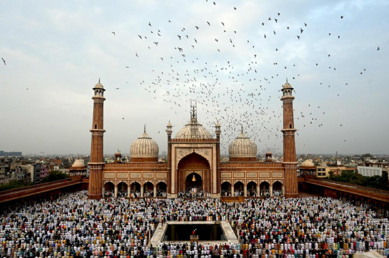 1) ദക്ഷിണാര്‍ദ്ധ ഗോളത്തിലെ ഏറ്റവും വിസ്തീര്‍ണം കൂടിയ രാജ്യം ബ്രസീല്‍ 2) തിരുവിതാംകൂറിലെ പുരോഗമനാത്മകമായ ഭരണത്തിന്റെ അംഗീകാരമായി ബ്രിട്ടീഷ് രാജ്ഞിയില്‍ നിന്നും മഹാരാജാവ് പദവി ലഭിച്ചത് ആര്‍ക്കാണ് ആയില്യം തിരുനാള്‍ 3) താരന്റെ ശാസ്ത്രീയനാമം പീറ്റിരായാസിസ് കാപ്പിറ്റിസ് 4) ജ്ഞാനപീഠം നേടിയ ആദ്യത്തെ കശ്മീരി സാഹിത്യകാരന്‍ റഹ്‌മാന്‍ റാഹി 5) ഡല്‍ഹിയുടെ ഭരണഘടനാപരമായ നാമം ദേശീയ തലസ്ഥാന പ്രദേശം 6) കേരള ഹൈക്കോടതി ചീഫ് ജസ്റ്റിസായ ആദ്യ മലയാളി വനിത ജസ്റ്റിസ് കെ കെ ഉഷ 7) കേരളത്തെ സംബന്ധിച്ച ഏറ്റവും പഴയ പരാമര്‍ശം ഏതിലാണുള്ളത് ഐതരേയാരണ്യകത്തില്‍ 8) കേരള ചരിത്രത്തിലെ ഏക മുസ്ലിം രാജവംശം അറയ്ക്കല്‍ 9) കേരള പ്രദേശ് കോണ്‍ഗ്രസ് കമ്മിറ്റിയുടെ ഏറ്റവും പ്രായം കുറഞ്ഞ പ്രസിഡന്റ് എ കെ ആന്റണി 10) കേരള പ്രസ് അക്കാദമിയുടെ ആദ്യത്തെ ചെയര്‍മാന്‍ കെ ആര്‍ ദാമോദരമേനോന്‍ 11) കേരള നിയമസഭയില്‍ ഏറ്റവും കൂടുതല്‍ ബജറ്റുകള്‍ അവതരിപ്പിച്ചിട്ടുള്ള ധനമന്ത്രി കെ എം മാണി 12) കേന്ദ്രമന്ത്രിസഭാംഗങ്ങള്‍ക്ക് വ്യക്തിപരമായ ഉത്തരവാദിത്വം ആരോടാണ് പ്രധാനമന്ത്രിയോട് 13) ലോകത്തിലെ ഏറ്റവും വലിയ സൈന്യമുള്ള രാജ്യം ചൈന 14) ലോകത്താദ്യമായി മൂല്യവര്‍ദ്ധിത നികുതി നടപ്പാക്കിയ രാജ്യം ഫ്രാന്‍സ് 15) ലോകത്താദ്യമായി പരുത്തി കൃഷി ചെയ്തത് സിന്ധുതട നിവാസികള്‍ 16) ലോകപ്രിയ ഗോപിനാഥ് ബര്‍ദോളി വിമാനത്താവളം എവിടെയാണ് ഗുവഹാത്തി 17) ലോകപ്രശസ്ത സിനിമാ സംവിധായകനായിരുന്ന അകിര കുറസോവ ഏത് രാജ്യക്കാരനായിരുന്നു ജപ്പാന്‍ 18) മോസ്‌മോയ് വെള്ളച്ചാട്ടം ഏത് സംസ്ഥാനത്തിലാണ് മേഘാലയ 19) മേഘങ്ങളുടെ പാര്‍പ്പിടം എന്ന് അറിയപ്പെടുന്ന സംസ്ഥാനം മേഘാലയ 20) മേട്ടൂര്‍ അണക്കെട്ട് ഏത് നദിയില്‍ കാവേരി