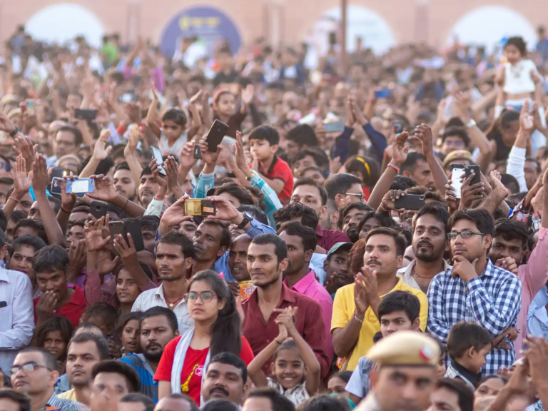 1) മത്സ്യത്തിന്റെ വിസര്‍ജ്യ വസ്തു ഏതാണ് അമോണിയ 2) ജിബ്രാള്‍ട്ടര്‍ പാറ എവിടെയാണ് ഹൈദരാബാദ് 3) ജനസംഖ്യയുമായി താരതമ്യം ചെയ്യുമ്പോള്‍ ഏറ്റവും ഉയര്‍ന്ന വധശിക്ഷാ നിരക്കുള്ള രാജ്യം സിംഗപ്പൂര്‍ 4) ഛാത്രാരി ഏത് സംസ്ഥാനത്തെ ആദിവാസി നൃത്തരൂപമാണ് ഹിമാചല്‍പ്രദേശ് 5) സിആര്‍ഐ തമിഴ് റേഡിയോ പ്രവര്‍ത്തിക്കുന്നത് ഏത് രാജ്യത്താണ് ചൈന 6) മനുഷ്യന്റെ മൂത്രത്തിന്റെ എത്ര ശതമാനമാണ് ജലം 95 7) മനുഷ്യശരീരത്തില്‍ രക്തം കട്ടപിടിക്കുന്നതിന് ആവശ്യമായ വസ്തു നിര്‍മ്മിക്കപ്പെടുന്നത് എവിടെയാണ് കരള്‍ 8) ദാദാസാഹേബ് ഫാല്‍ക്കേ അവാര്‍ഡിന് അര്‍ഹനായ ആദ്യ ഛായാഗ്രാഹകന്‍ വി കെ മൂര്‍ത്തി 9) സോര്‍ബോണ്‍ സര്‍വകലാശാല എവിടെയാണ് പാരീസ് 10) മോട്ടോര്‍ സൈക്കിളിലെ സാഹസിക യാത്രകളില്‍ ചെഗ്വേരയോടൊപ്പം യാത്ര ചെയ്തത് ആല്‍ബര്‍ട്ടോ ഗ്രാനഡോ 11) ഡെമോഗ്രാഫിയുടെ പിതാവ് എന്നറിയപ്പെടുന്നത് ജോണ്‍ ഗ്രൗണ്ട് 12) മൂലകങ്ങള്‍ക്ക് പേരിനൊപ്പം പ്രതീകങ്ങള്‍ നല്‍കുന്ന സമ്പ്രദായം ആവിഷ്‌കരിച്ചത് ബേഴ്‌സേലിയസ് 13) പരിസ്ഥിതിയുടെ സന്തുലനത്തിനായി ഇന്ത്യയില്‍ വിസ്തീര്‍ണത്തിന്റെ എത്ര ശതമാനം വനമാണ് ഉണ്ടായിരിക്കേണ്ടത് 33 14) ശരീരത്തിന്റെ പ്രതിരോധ പ്രവര്‍ത്തനങ്ങള്‍ മന്ദീഭവിക്കുന്നതുമായി ബന്ധപ്പെട്ട ഹോര്‍മോണ്‍ കോര്‍ട്ടിസോള്‍ 15) ഡച്ചിഗാം ദേശീയോദ്യാനം ഏത് മൃഗത്തിന്റെ സംരക്ഷണത്തിനാണ് പ്രസിദ്ധം ഹാംഗുല്‍ 16) കോര്‍ട്ടിസോളിന്റെ അധികോല്‍പാദനം മൂലം ഉണ്ടാകുന്ന രോഗം കുഷിങ്‌സ് സിന്‍ഡ്രോം 17) ജാത്രാ ഒറാവോണിന്റെ നേതൃത്വത്തില്‍ 1914-ല്‍ ആരംഭിച്ച ഗോത്ര കലാപം താനാ ഭഗത് വിപ്ലവം 18) ചാള്‍സ് വില്‍ക്കിന്‍സിന്റെ ഭഗവത്ഗീതയുടെ പരിഭാഷകയ്ക്ക് അവതാരിക രചിച്ച ഗവര്‍ണര്‍ ജനറല്‍ വാറന്‍ ഹേസ്റ്റിങ്‌സ് 19) കുഷോക് ബാക്കുള റിംപോച്ച വിമാനത്താവളം എവിടെയാണ് ലേ 20) രക്തത്തിന് ഓക്‌സിജന്‍ വഹിക്കാനുള്ള ശേഷി കുറയുന്ന അവസ്ഥ അനീമിയ
