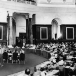 ഇന്ത്യന്‍ ഭരണഘടന: മാര്‍ക്ക് ഉറപ്പിക്കുന്ന 100 അടിസ്ഥാന ചോദ്യങ്ങള്‍, ഇന്ത്യന്‍ ഭരണഘടന-1 1) ഏത് കമ്മിറ്റിയുടെ ശിപാര്‍ശ പ്രകാരമാണ് ഇന്ത്യയ്ക്കുവേണ്ടി ഭരണഘടന നിര്‍മ്മിക്കുന്നതിനുള്ള ഭരണഘടനാ നിര്‍മ്മാണസഭ നിലവില്‍ വന്നത്- കാബിനറ്റ് മിഷന്‍ 2) ഇന്ത്യയില്‍ ഭരണഘടനാ നിര്‍മ്മാണ സഭ നിലവില്‍ വന്നതെന്നാണ്- 1946 ഡിസംബര്‍ 6 3) ഭരണഘടനാ നിര്‍മ്മാണ സഭയുടെ ആദ്യ യോഗം നടന്നതെന്ന്- 1946 ഡിസംബര്‍ 9 4) വിവിധ ബ്രിട്ടീഷ് പ്രവിശ്യകളില്‍ നിന്നുള്ള നിയമനിര്‍മ്മാണ സഭകളില്‍ നിന്നുള്ള എത്ര പേരാണ് ഇന്ത്യയുടെ ഭരണഘടനാ നിര്‍മ്മാണസഭയില്‍ അംഗങ്ങളായിരുന്നത്- 292 5) ഭരണഘടനാ നിര്‍മ്മാണസഭയിലെ നാട്ടുരാജ്യങ്ങളുടെ പ്രതിനിധികളുടെ എണ്ണം- 93 6) ചീഫ് കമ്മീഷണേഴ്‌സ് പ്രോവിന്‍സുകളില്‍ നിന്നും എത്ര പേര്‍ ഭരണഘടനാ നിര്‍മ്മാണസഭയില്‍ അംഗങ്ങളായിരുന്നു- നാല് 7) ഇന്ത്യന്‍ ഭരണഘടനാ നിര്‍മ്മാണ സഭയുടെ രൂപീകരണ സമയത്തെ ആകെ അംഗങ്ങളുടെ എണ്ണം- 389 8) ഇന്ത്യ-പാക് വിഭജനത്തെ തുടര്‍ന്ന് ഇന്ത്യന്‍ ഭരണഘടനാ നിര്‍മ്മാണസഭയില്‍ അവശേഷിച്ച അംഗങ്ങളുടെ എണ്ണം- 299 7) ഇന്ത്യന്‍ ഭരണഘടനാ നിര്‍മ്മാണ സഭയില്‍ എത്ര മലയാളികള്‍ അംഗങ്ങളായിരുന്നു- 17 8) തിരുവിതാംകൂറില്‍ നിന്നുള്ള അംഗങ്ങളുടെ എണ്ണം- 6 9) കൊച്ചിയില്‍ നിന്നുള്ള അംഗങ്ങളുടെ എണ്ണം- 1 10) മദ്രാസ് പ്രവിശ്യയുടെ ഭാഗമായിരുന്ന മലബാറില്‍ നിന്നുള്ള അംഗങ്ങളുടെ എണ്ണം- 9 11) യുണൈറ്റഡ് പ്രോവിന്‍സിനെ പ്രതിനിധാനം ചെയ്ത മലയാളി- ഡോ ജോണ്‍ മത്തായി 12) ഭരണഘടനാ നിര്‍മ്മാണസഭയില്‍ അംഗങ്ങളായിരുന്ന മലയാളി വനിതകള്‍ ആരെല്ലാം- ആനി മസ്‌ക്രീന്‍ (തിരുവിതാംകൂര്‍), അമ്മു സ്വാമിനാഥന്‍ (മദ്രാസ്), ദാക്ഷായണി വേലായുധന്‍ (മദ്രാസ്) 13) ഭരണഘടനാ നിര്‍മ്മാണസഭയിലെ ഏക ദളിത് വനിത- ദാക്ഷായണി വേലായുധന്‍ 14) 1946 ഡിസംബര്‍ 6-ന് സഭയുടെ ആദ്യ യോഗത്തില്‍ പങ്കെടുത്ത അംഗങ്ങളുടെ എണ്ണം- 207 15) ആദ്യ യോഗത്തില്‍ പങ്കെടുത്ത വനിതകളുടെ എണ്ണം- 9 16) ഭരണഘടനാ നിര്‍മ്മാണസഭയില്‍ ആദ്യം സംസാരിച്ചത്- ആചാര്യ കൃപലാനി 17) ഭരണഘടനാ നിര്‍മ്മാണസഭയുടെ താല്‍ക്കാലിക അധ്യക്ഷന്‍- സച്ചിദാനന്ദ സിന്‍ഹ 18) സഭയിലെ ഏറ്റവും പ്രായം കൂടിയ അംഗം- സച്ചിദാനന്ദ സിന്‍ഹ 19) ഭരണഘടനാ നിര്‍മ്മാണസഭയുടെ സ്ഥിര അധ്യക്ഷന്‍- ഡോ രാജേന്ദ്രപ്രസാദ് 20) ഡോ രാജേന്ദ്രപ്രസാദിനെ സഭയുടെ അധ്യക്ഷനായി തിരഞ്ഞെടുത്തത് എന്നാണ്- 1946 ഡിസംബര്‍ 11 21) ഭരണഘടനാ ഡ്രാഫ്റ്റിങ് കമ്മിറ്റിയുടെ അധ്യക്ഷന്‍- ഡോ ബി ആര്‍ അംബേദ്കര്‍ 22) ഡ്രാഫ്റ്റിങ് കമ്മിറ്റിയിലെ അംഗങ്ങളുടെ എണ്ണം- ഏഴ് 23) ഡ്രാഫ്റ്റിങ് കമ്മിറ്റി നിലവില്‍ വന്നത്- 1947 ഓഗസ്റ്റ് 29 24) ഭരണഘടനയുടെ കരട് പ്രസിദ്ധപ്പെടുത്തിയത്- 1948 ജനുവരിയില്‍ 25) ഭരണഘടനാ നിര്‍മ്മാണ സഭയുടെ ഉപാദ്ധ്യക്ഷന്‍മാര്‍- ഹരേന്ദ്ര കൂമര്‍ മുഖര്‍ജി (എച്ച് സി മുഖര്‍ജി), വി ടി കൃഷ്ണാമാചാരി 26) സഭയുടെ നിയമോപദേഷ്ടാവ്- ബിഎന്‍ റാവു 27) സഭ രൂപം നല്‍കിയ കമ്മിറ്റികളുടെ എണ്ണം- 22 (ഏറ്റവും പ്രധാനപ്പെട്ട 8 എണ്ണം) 28) ജനങ്ങള്‍ ഭരണഘടനയുടെ കരട് ചര്‍ച്ച ചെയ്യുന്നതിനും ഭേദഗതി നിര്‍ദ്ദേശിക്കുന്നതിനുമായി അനുവദിച്ച കാലയളവ്- എട്ട് മാസം 29) കരടിന് നിര്‍ദ്ദേശിക്കപ്പെട്ട ഭേദഗതികളുടെ എണ്ണം- 7635 (ഇതില്‍ 2473 എണ്ണം ചര്‍ച്ചയ്‌ക്കെടുത്തു) 30) കരട് കമ്മിറ്റിയിലെ അംഗങ്ങള്‍ ആരെല്ലാം- ഡോ ബി ആര്‍ അംബേദ്കര്‍, എന്‍ ഗോപാലസ്വാമി അയ്യങ്കാര്‍, അല്ലാടി കൃഷ്ണ സ്വാമി അയ്യര്‍, കെ എം മുന്‍ഷി, സയ്യദ് മുഹമ്മദ് സഹറുള്ള ഖാന്‍, ബിഎല്‍ മിട്ടാര്‍ (പിന്നീട് പകരക്കാരനായി എന്‍ മാധവറാവു നിയമിതനായി), ഡി പി ഖൈയ്താന്‍ (മരണശേഷം ടി ടി കൃഷ്ണമാചാരി നിയമിതനായി) 31) ഭരണഘടനാ നിര്‍മ്മാണ സഭ എത്ര തവണ യോഗം ചേര്‍ന്നു- 11 തവണ 32) ഭരണഘടന നിര്‍മ്മാണ സഭ എത്ര കാലയളവ് എടുത്താണ് ഭരണഘടനയ്ക്ക് രൂപം നല്‍കിയത്- 2 വര്‍ഷം 11 മാസം 17 ദിവസം 33) ഭരണഘടനാ നിര്‍മ്മാണസഭയുടെ ആദ്യ യോഗം നടന്നത്- കോണ്‍സ്റ്റിറ്റിയൂഷന്‍ ഹാള്‍, ഡല്‍ഹി 34) കോണ്‍സ്റ്റിറ്റിയൂഷന്‍ ഹാള്‍ ഇപ്പോള്‍ അറിയപ്പെടുന്ന പേര്- പാര്‍ലമെന്റിന്റെ സെന്‍ട്രല്‍ ഹാള്‍ 35) നിയമനിര്‍മ്മാണസഭയെന്ന (ഇടക്കാല പാര്‍ലമെന്റ്) നിലയ്ക്ക് ഭരണഘടനാ നിര്‍മ്മാണസഭ ആദ്യമായി അസംബ്ലി ചേംബറില്‍ സമ്മേളിച്ചത് എന്നാണ്- 1947 നവംബര്‍ 17 36) ഇന്ത്യന്‍ നിയമനിര്‍മ്മാണ സഭയുടെ ആദ്യത്തെ സ്പീക്കര്‍- ജി വി മാവ്‌ലങ്കര്‍ 37) ഭരണഘടനാ നിര്‍മ്മാണസഭ ഭരണഘടനയെ അംഗീകരിച്ചത് എന്നാണ്- 1949 നവംബര്‍ 26-ന് 38) ഭരണഘടനയില്‍ സഭാംഗങ്ങള്‍ ഒപ്പുവച്ചത് എന്നാണ്- 1950 ജനുവരി 24-ന് 39) ഇന്ത്യന്‍ ഭരണഘടന നിലവില്‍ വന്നത്- 1950 ജനുവരി 26-ന് 40) ഇന്ത്യയുടെ ആദ്യ പൊതുതിരഞ്ഞെടുപ്പിലൂടെ (1951-52) പാര്‍ലമെന്റ് നിലവില്‍ വരുന്നത് വരെ താല്‍ക്കാലിക പാര്‍ലമെന്റായി പ്രവര്‍ത്തിച്ചത് ഏതാണ് ഭരണഘടനാ നിര്‍മ്മാണസഭ 41) ഇന്ത്യയ്ക്ക് സ്വന്തമായി ഒരു ഭരണഘടന വേണമെന്ന ആശയം ആദ്യമായി മുന്നോട്ടുവച്ച വ്യക്തി- മാനവേന്ദ്രനാഥ റോയ് 42) ജവഹര്‍ലാല്‍ നെഹ്‌റു ലക്ഷ്യപ്രമേയം അവതരിപ്പിച്ചത്- 1946 ഡിസംബര്‍ 13 43) ലക്ഷ്യ പ്രമേയം ഭരണഘടനാ നിര്‍മ്മാണസമിതി അംഗീകരിച്ചത്- 1947 ജനുവരി 22 44) ഭരണഘടനാ നിയമനിര്‍മ്മാണസഭയിലെ ആംഗ്ലോ ഇന്ത്യന്‍ പ്രതിനിധി- ഫ്രാങ്ക് ആന്റണി 45) ഭരണഘടനയുടെ ചീഫ് ഡ്രാഫ്റ്റ്‌സ്മാന്‍- എസ് എന്‍ മുഖര്‍ജി 46) ഭരണഘടനാ നിര്‍മ്മാണസഭ ദേശീയ പതാകയെ അംഗീകരിച്ചത്- 1947 ജൂലൈ 22 47) ദേശീയ ഗാനത്തെ അംഗീകരിച്ചത്- 1950 ജനുവരി 24 48) ദേശീയ ഗീതത്തെ അംഗീകരിച്ചത്- 1950 ജനുവരി 24 49) ദേശീയ മുദ്രയെ അംഗീകരിച്ചത്- 1950 ജനുവരി 26 50) ഭരണഘടനയുടെ അന്തിമ കരട് രൂപം ആദ്യമായി അംബേദ്കര്‍ സഭയില്‍ അവതരിപ്പിച്ചത്- 1948 നവംബര്‍ 4 51) ഇന്ത്യന്‍ ഭരണഘടനയുടെ ശില്‍പി- ഡോ ബി ആര്‍ അംബേദ്കര്‍ 52) ഇന്ത്യന്‍ ഭരണഘടനയുടെ ലേയൗട്ട് തയ്യാറാക്കിയത്- നന്ദലാല്‍ ബോസ് 53) കൈയെഴുത്ത് പ്രതി തയ്യാറാക്കിയത്- പ്രേം ബിഹാരി നരെയ്ന്‍ റായ്‌സാദ് 54) ഹിന്ദി കൈയെഴുത്ത് പ്രതി തയ്യാറാക്കിയത്- വസന്ത് കൃഷ്ണന്‍ 55) ഭരണഘടനാ നിര്‍മ്മാണസഭയുടെ സെക്രട്ടറി- എച്ച് വി ആര്‍ അയ്യങ്കാര്‍ 56) ഭരണഘടനയുടെ നിര്‍മ്മാണത്തിന് ചെലവായ തുക- 64 ലക്ഷം 57) ദേശീയ നിയമദിനം- നവംബര്‍ 26 58) ഇന്ത്യന്‍ ഭരണഘടന നിലവില്‍ വരുമ്പോള്‍ 395 അനുച്ഛേദങ്ങളും 8 പട്ടികകളും 22 ഭാഗങ്ങളും ഉണ്ടായിരുന്നു 59) യൂണിയന്‍ പവര്‍ കമ്മിറ്റി ചെയര്‍മാന്‍- ജവഹര്‍ലാല്‍ നെഹ്‌റു 60) യൂണിയന്‍ കോണ്‍സ്റ്റിറ്റിയൂഷന്‍ കമ്മിറ്റി- ജവഹര്‍ലാല്‍ നെഹ്‌റു 61) പ്രൊവിന്‍ഷ്യല്‍ കോണ്‍സ്റ്റിറ്റിയൂഷന്‍ കമ്മിറ്റി- സര്‍ദാര്‍വല്ലഭ് ഭായ് പട്ടേല്‍ 62) മ ൗലികാവകാശ കമ്മിറ്റി ചെയര്‍മാന്‍- സര്‍ദാര്‍ വല്ലഭ്ഭായ് പട്ടേല്‍ 63) മൗലികാവകാശ സബ് കമ്മിറ്റി ചെയര്‍മാന്‍- ജെ ബി കൃപലാനി 64) ന്യൂനപക്ഷ കമ്മിറ്റി ചെയര്‍മാന്‍- സര്‍ദാര്‍ വല്ലഭ്ഭായ് പട്ടേല്‍ 65) ന്യൂനപക്ഷ സബ് കമ്മിറ്റി ചെയര്‍മാന്‍- എച്ച് സി മുഖര്‍ജി 66) റൂള്‍സ് ഓഫ് പ്രൊസിജ്യര്‍ കമ്മിറ്റി ചെയര്‍മാന്‍- ഡോ രാജേന്ദ്രപ്രസാദ് 67) സ്റ്റേറ്റ്‌സ് കമ്മിറ്റി ചെയര്‍മാന്‍- ജവഹര്‍ലാല്‍ നെഹ്‌റു 68) സ്റ്റിയറിങ് കമ്മിറ്റി ചെയര്‍മാന്‍- ഡോ രാജേന്ദ്രപ്രസാദ് 69) ഭരണഘടനാ നിര്‍മ്മാണ പ്രവര്‍ത്തന കമ്മിറ്റി ചെയര്‍മാന്‍- ജി വി മാവ്‌ലങ്കര്‍ 70) ഓര്‍ഡര്‍ ഓഫ് ബിസിനസ് കമ്മിറ്റി ചെയര്‍മാന്‍- കെ എം മുന്‍ഷി 71) ഹൗസ് കമ്മിറ്റി- പട്ടാഭി സീതാരാമയ്യ 72) അഡ്‌ഹോക്ക് കമ്മിറ്റി ഓണ്‍ നാഷണല്‍ ഫ്‌ളാഗ്- ഡോ രാജേന്ദ്രപ്രസാദ് 73) ഭരണഘടനാ കരട് പരിശോധനയ്ക്കുള്ള പ്രത്യേക കമ്മിറ്റി- അല്ലാഡി കൃഷ്ണസ്വാമി അയ്യര്‍ 74) ക്രഡന്‍ഷ്യല്‍ കമ്മിറ്റി ചെയര്‍മാന്‍- അല്ലാഡി കൃഷ്ണസ്വാമി അയ്യര്‍ 75) ഫിനാന്‍സ് സ്റ്റാഫ് കമ്മിറ്റി- ഡോ രാജേന്ദ്രപ്രസാദ് 76) ചീഫ് കമ്മീഷണേഴ്‌സ് പ്രൊവിന്‍ഷ്യല്‍ കമ്മിറ്റി- പട്ടാഭി സീതാരാമയ്യ 77) തിരഞ്ഞെടുക്കപ്പെടുന്ന ഒരു വ്യക്തി രാഷ്ട്രത്തലവനായുള്ള സംവിധാനം- റിപ്പബ്ലിക്ക് 78) ഒരു രാഷ്ട്രത്തിന്റെ അടിസ്ഥാന ആശയങ്ങളും തത്വങ്ങളും നിയമങ്ങളും അടങ്ങുന്ന ആധികാരിക പ്രമാണം- ഭരണഘടന 79) രാഷ്ട്രത്തിന്റെ ഭരണം നടത്തുന്നതിനുള്ള നിയമങ്ങള്‍ ആവിര്‍ഭവിക്കുന്നത്- ഭരണഘടനയില്‍ നിന്ന് 80) ഭരണഘടനയുടെ ആമുഖം എഴുതിയത്- ജവഹര്‍ലാല്‍ നെഹ്‌റു 81) ഇന്ത്യന്‍ ഭരണഘടനയുടെ സത്തയും ഭരണഘടനയുടെ താക്കോലും- ആമുഖം 82) ഭരണഘടനാ നിര്‍മ്മാണസഭയിലെ അംഗങ്ങളെ തിരഞ്ഞെടുത്ത രീതി- പരോക്ഷ തിരഞ്ഞെടുപ്പ് 83) 1950 ജനുവരി 24-ന് ഭരണഘടന അന്തിമമായി പാസാക്കിയപ്പോള്‍ അതില്‍ ഒപ്പുവച്ചവരുടെ എണ്ണം- 284 84) ഭരണഘടനാ നിര്‍മ്മാണസഭയിലെ പട്ടികവിഭാഗത്തില്‍പ്പെട്ട അംഗങ്ങളുടെ എണ്ണം- 28 85) ഭരണഘടനാ നിര്‍മ്മാണസഭയില്‍ 82 ശതമാനം സീറ്റുകള്‍ ഉണ്ടായിരുന്ന പാര്‍ട്ടി- കോണ്‍ഗ്രസ് 86) ഇന്ത്യന്‍ ഭരണഘടന ബ്രിട്ടണില്‍ നിന്നും കടംകൊണ്ടിട്ടുള്ള വ്യവസ്ഥകള്‍ ഏതെല്ലാം- കേവല ഭൂരിപക്ഷ വ്യവസ്ഥ, പാര്‍ലമെന്ററി ഭരണസംവിധാനം, നിയമവാഴ്ചയെന്ന ആശയം, സ്പീക്കര്‍, നിയമനിര്‍മ്മാണ നടപടിക്രമം, ഏക പൗരത്വം, കാബിനറ്റ് സംവിധാനം, റിട്ടുകള്‍, ദ്വിമണ്ഡല സഭ, പാര്‍ലമെന്റിന്റെ പ്രത്യേകാധികാരങ്ങള്‍, രാഷ്ട്രത്തലവന് നാമമാത്രമായ അവകാശങ്ങള്‍, പ്രധാനമന്ത്രി, സിഎജിയുടെ ഓഫീസ്. 87) ഇന്ത്യന്‍ ഭരണഘടന അമേരിക്കന്‍ ഭരണഘടനയില്‍ നിന്നും കടംകൊണ്ടിട്ടുള്ള വ്യവസ്ഥകള്‍- മൗലികാവകാശം, നീതിന്യായ പുനപരിശോധന അധികാരം, നീതിന്യായ വിഭാഗത്തിന്റെ സ്വാതന്ത്ര്യം, ലിഖിത ഭരണഘടന, സുപ്രീംകോടതി, ആമുഖം, പ്രസിഡന്റിന്റെ ഇംപീച്ച്‌മെന്റ്, ഉപരാഷ്ട്രപതിയുടെ ചുമതലകള്‍ 88) അയര്‍ലണ്ടിന്റെ ഭരണഘടനയില്‍ നിന്നും കടംകൊണ്ടിട്ടുള്ള വ്യവസ്ഥകള്‍- രാഷ്ട്രനയവുമായി ബന്ധപ്പെട്ട നിര്‍ദ്ദേശകതത്വങ്ങള്‍, രാഷ്ട്രപതിയുടെ തിരഞ്ഞെടുപ്പ്, രാജ്യസഭയിലേക്ക് അംഗങ്ങളെ നാമനിര്‍ദ്ദേശം ചെയ്യാനുള്ള രാഷ്ട്രപതിയുടെ അധികാരം 89) ഫ്രാന്‍സിന്റെ ഭരണഘടനയില്‍ നിന്നും കടംകൊണ്ടിട്ടുള്ള വ്യവസ്ഥകള്‍- സ്വാതന്ത്ര്യം, സമത്വം, സാഹോദര്യം എന്നീ തത്വങ്ങള്‍, റിപ്പബ്ലിക്ക് 90) കനേഡിയന്‍ ഭരണഘടനയില്‍ നിന്നും കടംകൊണ്ടിട്ടുള്ള വ്യവസ്ഥകള്‍- അര്‍ദ്ധ ഫെഡറല്‍ സര്‍ക്കാര്‍, അവശിഷ്ടാധികാരമെന്ന ആശയം, യൂണിയന്‍, സ്റ്റേറ്റ് ലിസ്റ്റുകള്‍ 91) ഓസ്‌ട്രേലിയന്‍ ഭരണഘടനയില്‍ നിന്നും കടംകൊണ്ടിട്ടുള്ള വ്യവസ്ഥകള്‍- കണ്‍കറന്റ് ലിസ്റ്റ്, പാര്‍ലമെന്റിന്റെ സംയുക്ത സമ്മേളനം 92) ജര്‍മ്മനിയില്‍ നിന്നും കടം കൊണ്ടിട്ടുള്ളത്- അടിയന്തരാവസ്ഥയില്‍ മൗലികാവകാശങ്ങള്‍ റദ്ദാക്കുന്നത് 93) 1935-ലെ ഗവണ്‍മെന്റ് ഓഫ് ഇന്ത്യ ആക്ടില്‍ നിന്നും കടം കൊണ്ടിട്ടുള്ളവ- ഗവര്‍ണര്‍, ഫെഡറല്‍ കോടതി, പബ്ലിക് സര്‍വീസ് കമ്മീഷന്‍, അടിയന്തരാവസ്ഥ എന്ന ആശയം 92) റഷ്യയില്‍ നിന്നും കടം കൊണ്ടിട്ടുള്ളത്- മൗലികാവകാശങ്ങള്‍ 93) ആമുഖത്തിലെ സാഹോദര്യം എന്ന വാക്ക് നിര്‍ദ്ദേശിച്ചത്- ഡോ ബി ആര്‍ അംബേദ്കര്‍ 94) ആമുഖം എത്ര തവണ ഭേദഗതി ചെയ്തിട്ടുണ്ട്- ഒരു തവണ 95) 1976-ലെ 42-ാം ഭരണഘടനാ ഭേദഗതി പ്രകാരം ആമുഖത്തില്‍ കൂട്ടിച്ചേര്‍ത്ത വാക്കുകള്‍- സോഷ്യലിസം, മതേതരത്വം. 96) 42-ാം ഭരണഘടനാ ഭേദഗതി പ്രകാരം രാജ്യത്തിന്റെ ഐക്യം എന്ന പ്രയോഗത്തിന് വരുത്തിയ മാറ്റം- രാജ്യത്തിന്റെ ഐക്യവും അഖണ്ഡതയും 97) ആമുഖം ഭേദഗതി ചെയ്യുമ്പോള്‍ ഇന്ത്യന്‍ പ്രധാനമന്ത്രി- ഇന്ദിരാഗാന്ധി 98) ആമുഖം ഭേദഗതി ചെയ്യുമ്പോള്‍ ഇന്ത്യന്‍ രാഷ്ട്രപതി- ഫക്രുദീന്‍ അലി അഹമ്മദ് 99) ഇന്ത്യന്‍ ഭരണഘടനയുടെ ആമുഖത്തില്‍ രേഖപ്പെടുത്തിയിട്ടുള്ള തിയതി- 1949 നവംബര്‍ 26 100) ആമുഖം ആരംഭിക്കുന്നത്- ഭാരതത്തിലെ ജനങ്ങളായ നാം