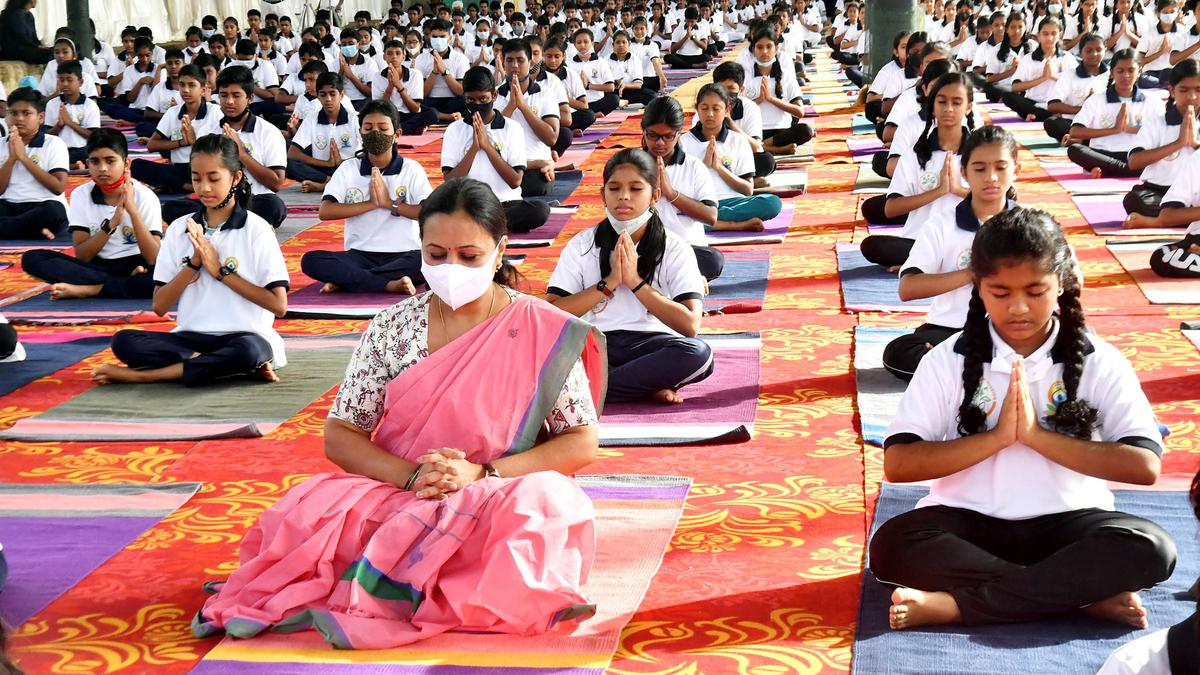 11-ാമത് അന്താരാഷ്ട്ര യോഗദിനത്തില്‍ യോഗ നയം നടപ്പിലാക്കിയ ഇന്ത്യന്‍ സംസ്ഥാനം ഉത്തരാഖണ്ഡ് യോഗ നയം നടപ്പിലാക്കിയ ആദ്യ ഇന്ത്യന്‍ സംസ്ഥാനം ഉത്തരാഖണ്ഡ് അന്താരാഷ്ട്ര തൊഴില്‍ സംഘനയുടെ 113-ാമത് വാര്‍ഷിക സമ്മേളന വേദി എവിടെയാണ് ജനീവ അന്താരാഷ്ട്ര തൊഴില്‍ സംഘടനയുടെ (ഐഎല്‍ഒ) ആസ്ഥാനം സ്വിറ്റ്‌സര്‍ലന്‍ഡിലെ ജനീവയിലാണ്. ഇന്ത്യയിലെ ഏറ്റവും വലിയ ഓട്ടോമൊബൈല്‍ ഗതിശക്തി കാര്‍ഗോ ടെര്‍മിനല്‍ നിലവില്‍വന്നത് എവിടെ ഹരിയാനയിലെ മനേസര്‍ 2025-ല്‍ ലോകത്തിലെ ഏറ്റവും മികച്ച എയര്‍ലൈന്‍സായി സ്‌കൈ ട്രാക്‌സ് തിരഞ്ഞെടുത്തത് ഖത്തര്‍ എയര്‍വേസ് ഇന്റര്‍നാഷണല്‍ ബിഗ് ക്യാറ്റ് അലയന്‍സിന്റെ ആദ്യ അസംബ്ലിക്ക് വേദിയാകുന്നത് ന്യൂഡല്‍ഹി ലോക സാമ്പത്തിക ഫോറത്തിന്റെ 2025-ലെ എനര്‍ജി ട്രാന്‍സിഷന്‍ സൂചികയില്‍ ഇന്ത്യുടെ സ്ഥാനം 71 ഒന്നാം സ്ഥാനത്ത് സ്വീഡന്‍. 2024-ല്‍ ഇന്ത്യ 63-ാം സ്ഥാനത്തായിരുന്നു. കേന്ദ്ര സാഹിത്യ അക്കാദമിയുടെ 2025-ലെ ബാലസാഹിത്യ പുരസ്‌കാരത്തിന് മലയാളത്തില്‍നിന്നും അര്‍ഹനായത് ശ്രീജിത്ത് മുത്തേടത് ശ്രീജിത്ത് മുത്തേടതിന്റെ പെന്‍ഗ്വിനുകളുടെ വന്‍കരയില്‍ എന്ന കൃതിക്കാണ് പുരസ്‌കാരം കേന്ദ്ര സാഹിത്യ അക്കാദമിയുടെ 2025-ലെ യുവസാഹിത്യ പുരസ്‌കാരത്തിന് അര്‍ഹമായ മലയാള കൃതി റാം കെയര്‍ ഓഫ് ആനന്ദി റാം കെയര്‍ ഓഫ് ആനന്ദിയുടെ രചയിതാവ് അഖില്‍ പി ധര്‍മജന്‍ ഇക്കണോമിസ്റ്റ് ഇന്റലിജന്‍സ് യൂണിറ്റ് തയ്യാറാക്കിയ 2025ലെ ഗ്ലോബല്‍ ലിവബിലിറ്റി ഇന്‍ഡെക്‌സില്‍ ഒന്നാം സ്ഥാനത്തുള്ള നഗരം ഡെന്മാര്‍ക്കിലെ കോപ്പന്‍ഹേഗന്‍ ഇന്ത്യ-ഇംഗ്ലണ്ട് ടെസ്റ്റ് ക്രിക്കറ്റ് പരമ്പര ജേതാക്കള്‍ക്ക് ലഭിക്കുന്ന ട്രോഫിയുടെ പുതിയ പേര് ആന്‍ഡേഴ്‌സണ്‍- ടെണ്ടുല്‍ക്കര്‍ ട്രോഫി ന്യൂഡല്‍ഹിയില്‍ നടക്കുന്ന 2025ലെ ലോക പാര അത്‌ലറ്റിക് ചാമ്പ്യന്‍ഷിപ്പിന്റെ ബ്രാന്‍ഡ് അംബാസഡര്‍ കങ്കണ റണൗട്ട് 2025-ലെ ലോക പാരാ അത്‌ലറ്റിക് ചാമ്പ്യന്‍ഷിപ്പിന്റെ ഔദ്യോഗിക ചിഹ്നം വിരാജ് എന്ന ആന മാലിന്യം നീക്കാന്‍ ഹരിതകര്‍മ സേനാംഗങ്ങള്‍ക്ക് തിരുവനന്തപുരം കോര്‍പറേഷന്‍ നല്‍കിയ ട്രൈസൈക്കിളിന്റെ പേര് ഹരിതവാഹിനി, kerala psc current affairs, kerala psc exam coaching kozhikode, kozhikode psc coaching center, calicut psc coaching center, silver leaf psc coaching center, silver psc coaching center, sylem psc kozhikode, cylem psc kozhikode, xylem psc kozhikode