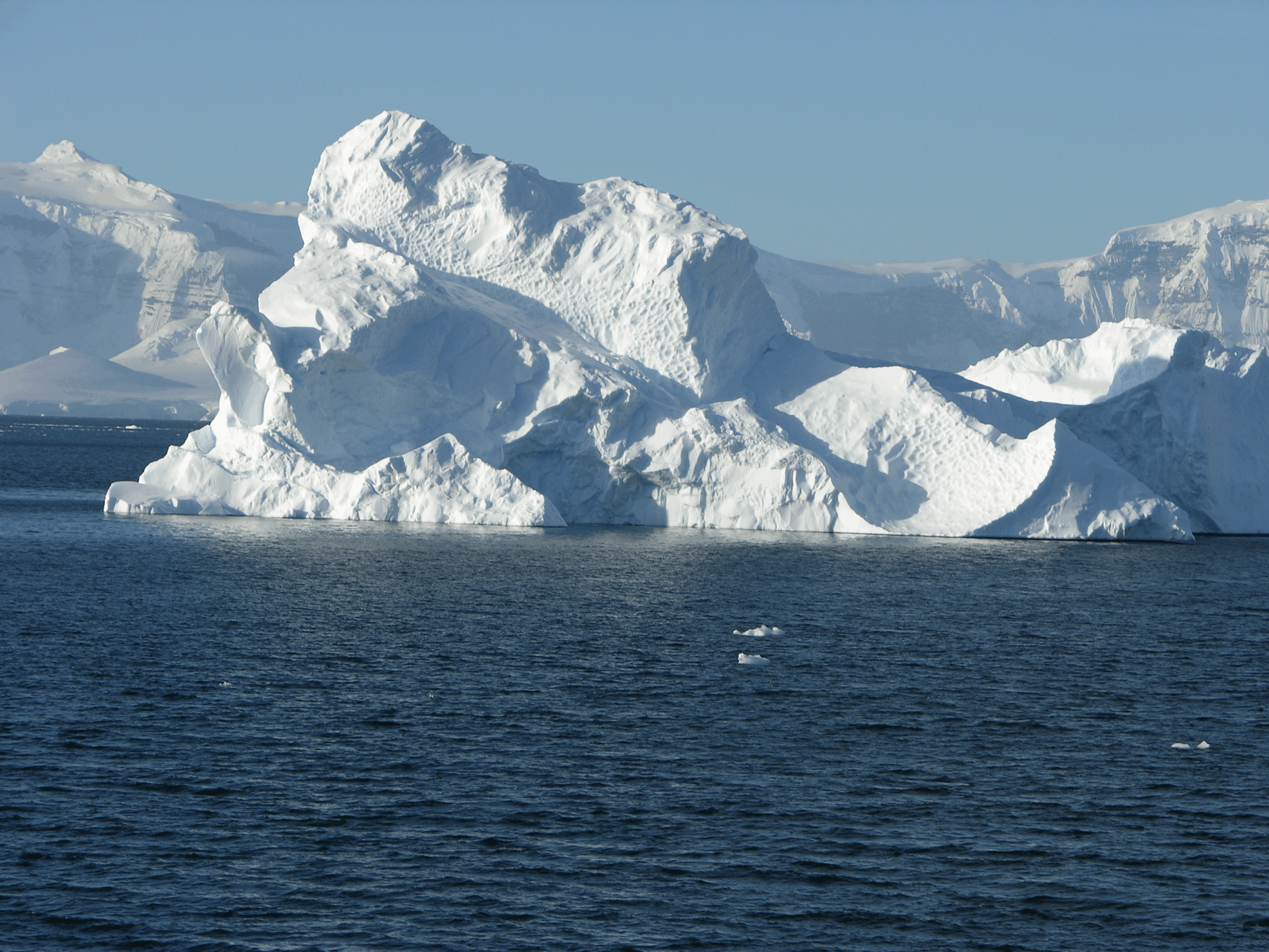 ആവൃത്തിയും തരംഗദൈര്‍ഘ്യവും തമ്മിലുള്ള ബന്ധമെന്ത്? വിപരീതാനുപാതം ചാട്ടവാര്‍ വായുവില്‍ ചുഴറ്റിയാല്‍ ഉണ്ടാകുന്ന ശബ്ദത്തിന് കാരണം സോണിക് ബൂം വിമാനത്തിന്റെ വേഗം അളക്കുന്ന യൂണിറ്റാണ് മാക് നമ്പര്‍. 1 മാക് നമ്പര്‍ = 340 മീറ്റര്‍/ സെക്കന്റ് ധ്രുവപ്രദേശങ്ങളില്‍ അനുഭവപ്പെടുന്ന 'g' യുടെ മൂല്യം 9.83 മീറ്റര്‍/ സെക്കന്റ്^2 അമ്പെയ്ത് മീന്‍ പിടിക്കാന്‍ സഹായകരമാകുന്ന പ്രതിഭാസം അപവര്‍ത്തനം മഴവില്ലിന്റെ അകവശത്ത് കാണപ്പെടുന്ന നിറം വയലറ്റ് ഹ്രസ്വദൃഷ്ടി പരിഹരിക്കാനുപയോഗിക്കുന്ന ലെന്‍സ് കോണ്‍വെക്‌സ് എല്‍പിജിയുടെ മണം അനുഭവപ്പെടുമ്പോള്‍ ഏകദേശം എത്ര ശതമാനം എല്‍പിജി അന്തരീക്ഷത്തിലുണ്ടെന്ന് മനസ്സിലാക്കാം. മൂന്ന് ശതമാനം പ്രകാശിക സാന്ദ്രത കൂടിയ മാധ്യമത്തിന്റെ പ്രകാശത്തിന്റെ വേഗം കുറവാണ് വാഷിങ് മെഷീനിന്റെ പ്രവര്‍ത്തന തത്വം അപകേന്ദ്ര ബലം 14. സൂര്യന്റെ പലായന പ്രവേഗം എത്ര 618 കിലോമീറ്റര്‍/ സെക്കന്റ് പ്രാണികള്‍ക്ക് ജലോപരിതലത്തിലൂടെ സഞ്ചരിക്കാന്‍ കഴിയുന്നതിന്റെ കാരണം പ്രതലബലം പ്ലവക്ഷമ ബലത്തെ സ്വാധീനിക്കുന്ന ഘടകങ്ങള്‍ ഏതെല്ലാം ദ്രാവകത്തിന്റെ സാന്ദ്രത, വസ്തുവിന്റെ വ്യാപ്തം പ്രതിപതനതലം അകത്തോട്ടു കുഴിഞ്ഞ ഗോളീയ ദര്‍പ്പണം അവതല ദര്‍പ്പണം best psc coaching center kozhikode, best psc coaching center calicut, psc coaching center kozhikode